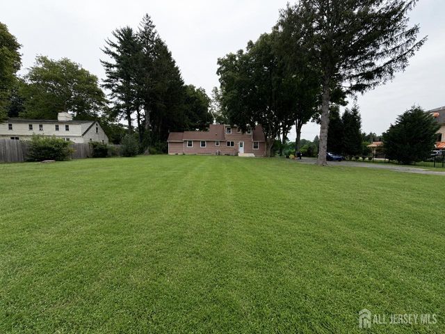 580 Village Road W, West Windsor, NJ 08550