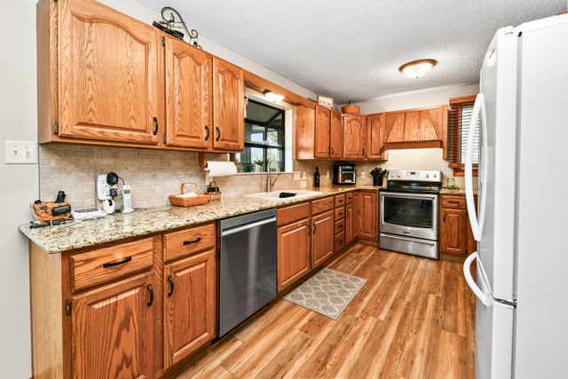 530 Jackson Hollow Road, Galena, MO 65656