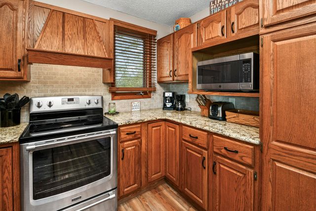 530 Jackson Hollow Road, Galena, MO 65656