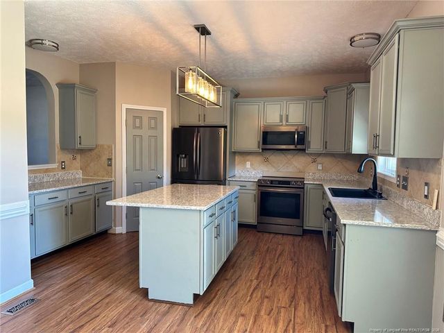 3912 Barclay Way, Wade, NC 28395
