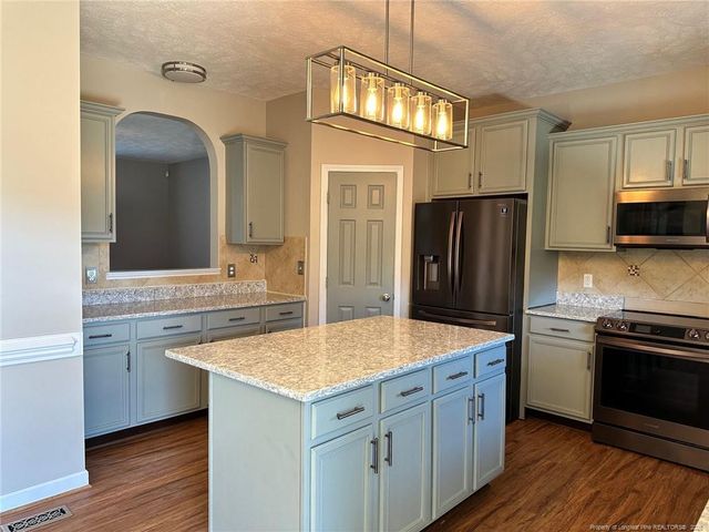3912 Barclay Way, Wade, NC 28395