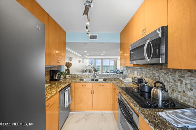 2100 OCEAN Drive PH-2, Jacksonville Beach, FL 32250