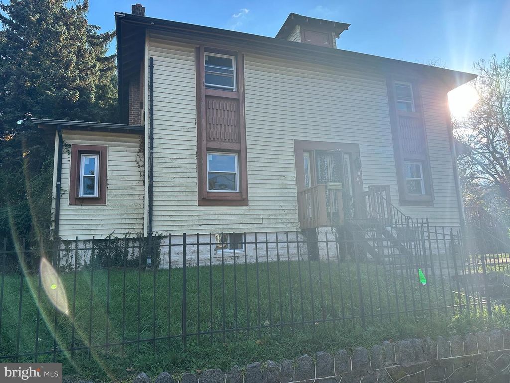 2123 KEARNY ST NE, Washington, DC 20018