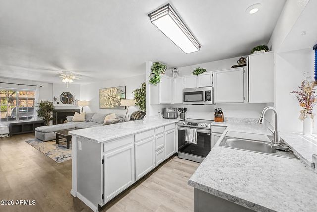 8111 W WACKER Road 32, Peoria, AZ 85381