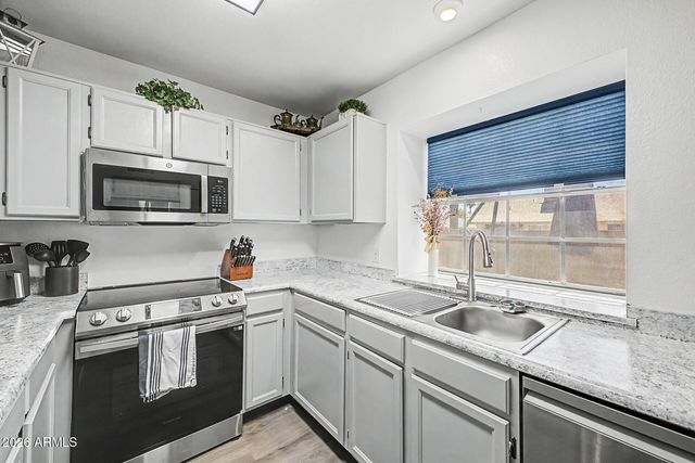 8111 W WACKER Road 32, Peoria, AZ 85381