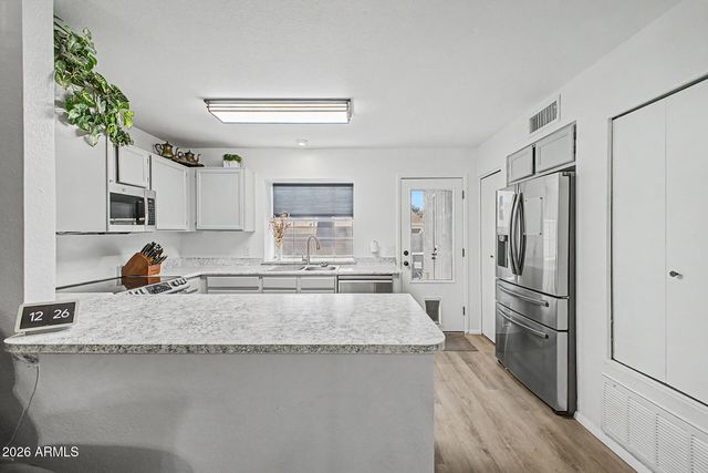 8111 W WACKER Road 32, Peoria, AZ 85381