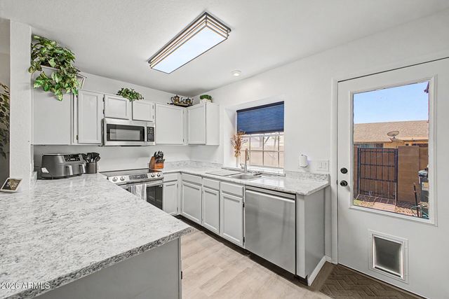 8111 W WACKER Road 32, Peoria, AZ 85381