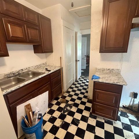 3416 Lucas And Hunt Road, St Louis, MO 63121