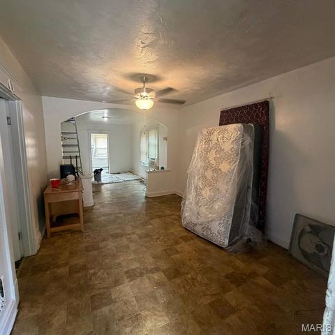 3416 Lucas And Hunt Road, St Louis, MO 63121