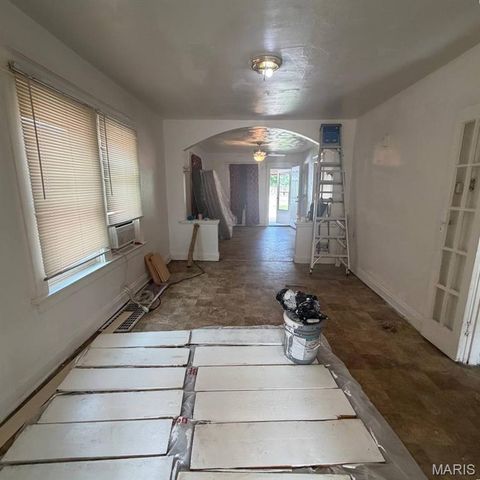 3416 Lucas And Hunt Road, St Louis, MO 63121