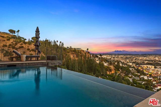 8425 Hillside Avenue, Los Angeles, CA 90069