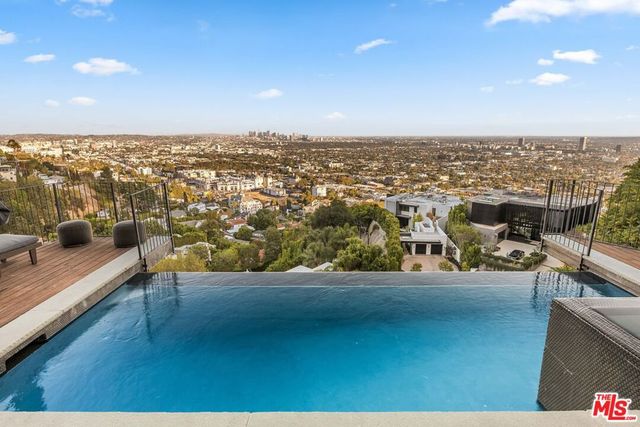 8425 Hillside Avenue, Los Angeles, CA 90069