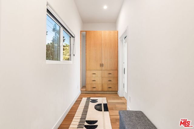 8425 Hillside Avenue, Los Angeles, CA 90069