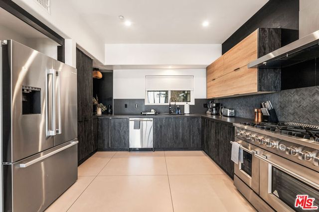 8425 Hillside Avenue, Los Angeles, CA 90069