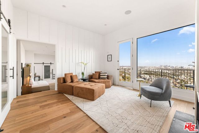 8425 Hillside Avenue, Los Angeles, CA 90069