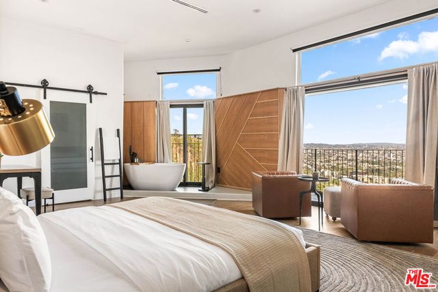 8425 Hillside Avenue, Los Angeles, CA 90069