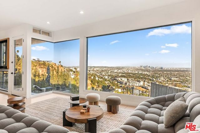 8425 Hillside Avenue, Los Angeles, CA 90069