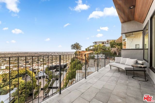 8425 Hillside Avenue, Los Angeles, CA 90069