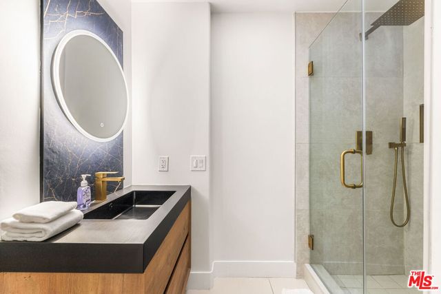 8425 Hillside Avenue, Los Angeles, CA 90069