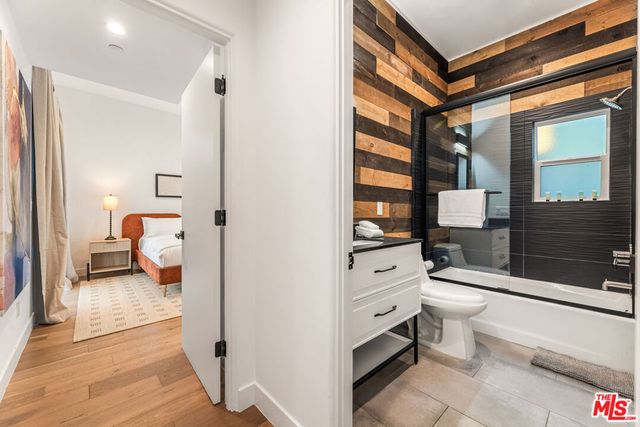 8425 Hillside Avenue, Los Angeles, CA 90069