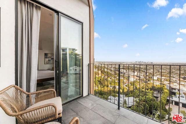 8425 Hillside Avenue, Los Angeles, CA 90069