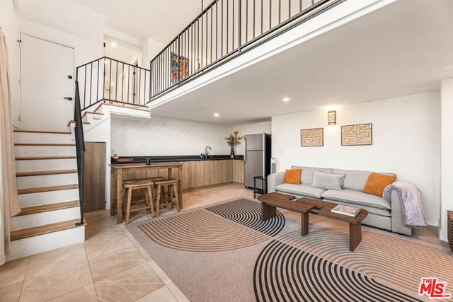 8425 Hillside Avenue, Los Angeles, CA 90069