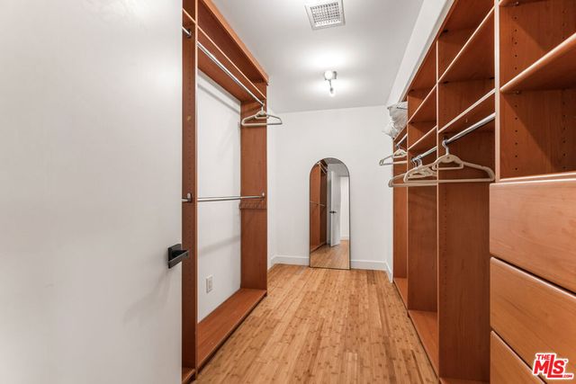 8425 Hillside Avenue, Los Angeles, CA 90069