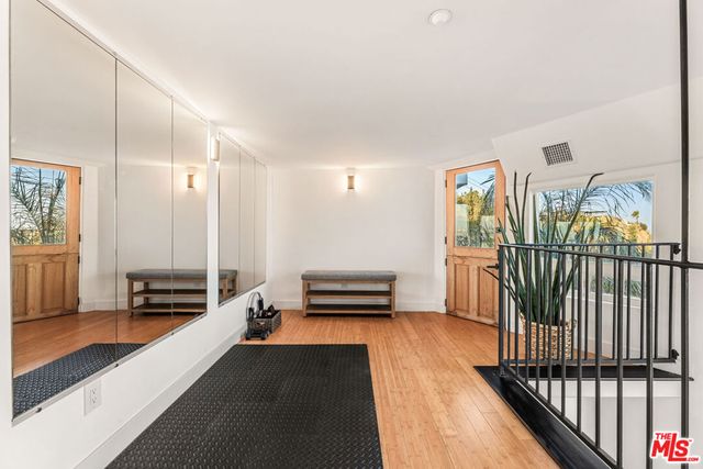 8425 Hillside Avenue, Los Angeles, CA 90069