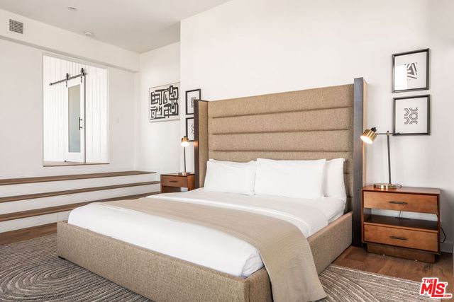 8425 Hillside Avenue, Los Angeles, CA 90069