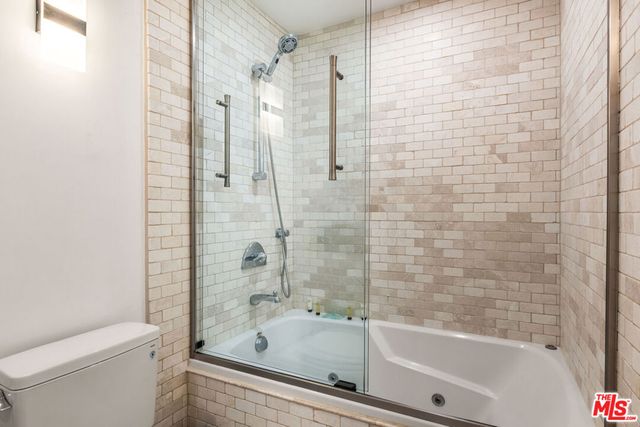 8425 Hillside Avenue, Los Angeles, CA 90069