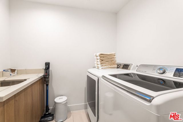 8425 Hillside Avenue, Los Angeles, CA 90069