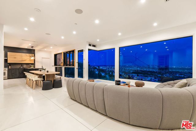 8425 Hillside Avenue, Los Angeles, CA 90069