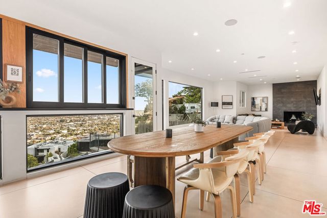 8425 Hillside Avenue, Los Angeles, CA 90069