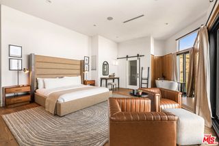 8425 Hillside Avenue, Los Angeles, CA 90069