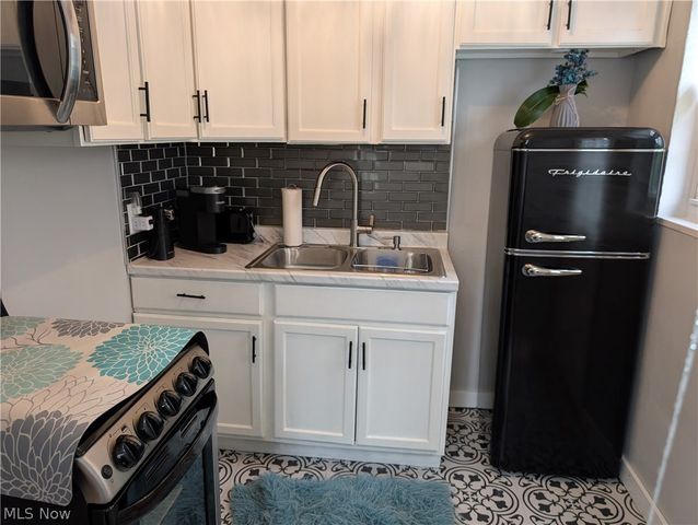 422 Clearview Drive J10, Euclid, OH 44123