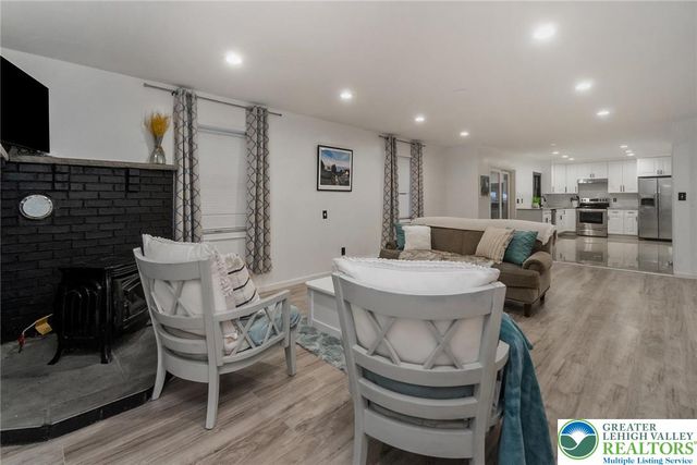 111 Brewster Way, Pocono Twp, PA 18301