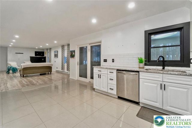 111 Brewster Way, Pocono Twp, PA 18301