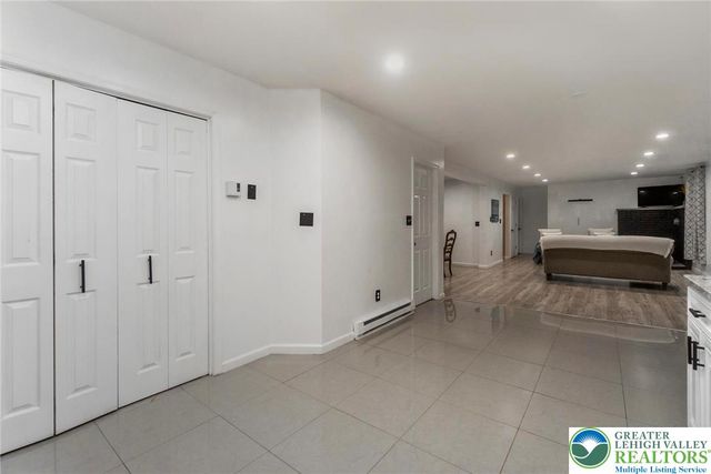 111 Brewster Way, Pocono Twp, PA 18301