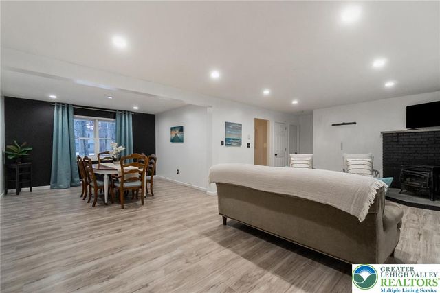 111 Brewster Way, Pocono Twp, PA 18301