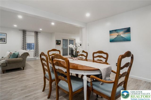 111 Brewster Way, Pocono Twp, PA 18301