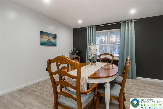 111 Brewster Way, Pocono Twp, PA 18301