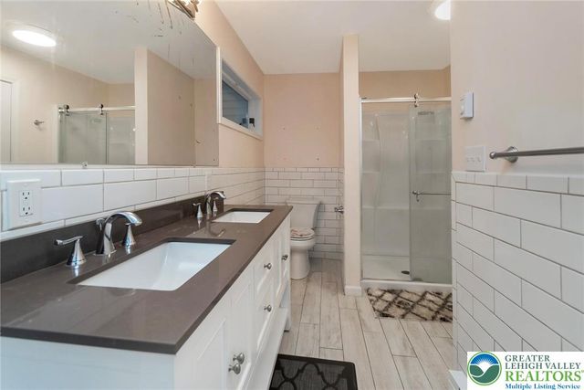 111 Brewster Way, Pocono Twp, PA 18301