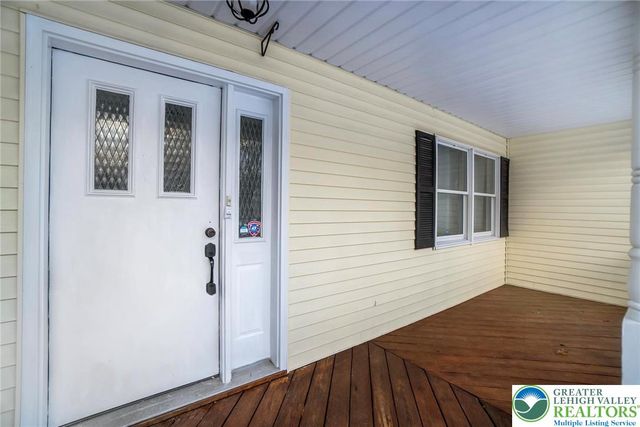 111 Brewster Way, Pocono Twp, PA 18301