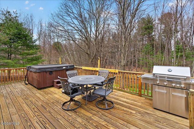 1019 Gideon Trace, Charlton, NY 12302