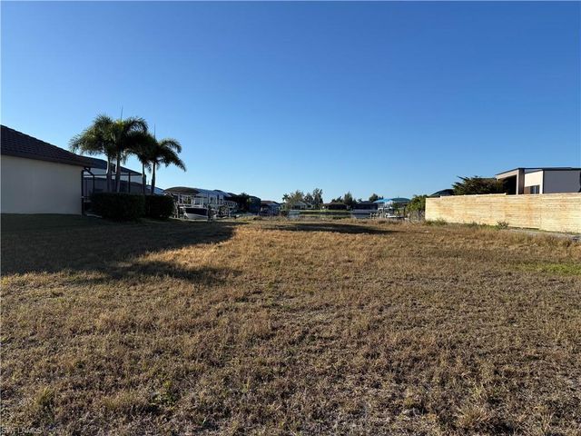 4510 Jacaranda PKWY W, Cape Coral, FL 33993