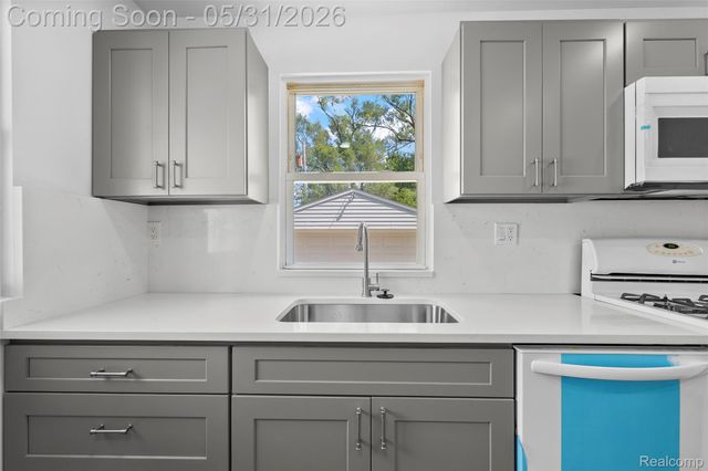 654 Ford Boulevard, Lincoln Park, MI 48146