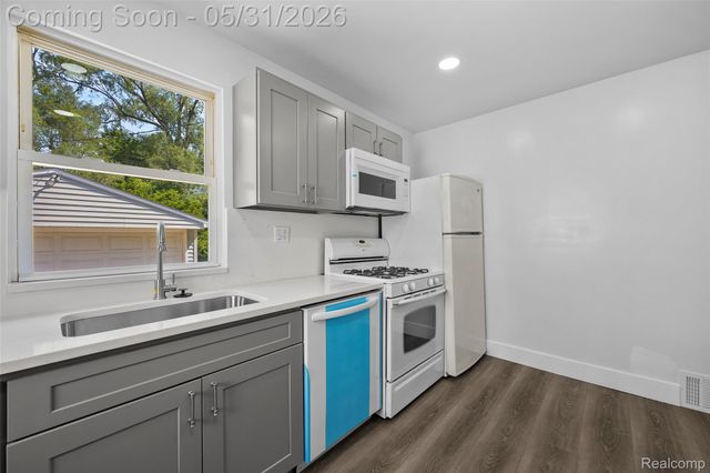 654 Ford Boulevard, Lincoln Park, MI 48146