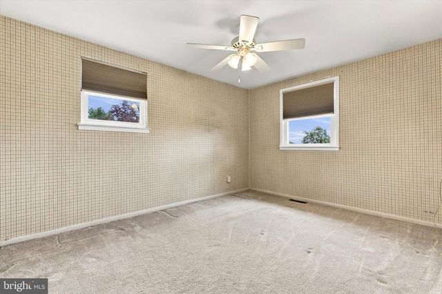 1701 N GRAVERS RD, Plymouth Meeting, PA 19462