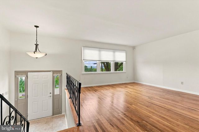 1701 N GRAVERS RD, Plymouth Meeting, PA 19462