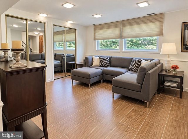 1701 N GRAVERS RD, Plymouth Meeting, PA 19462